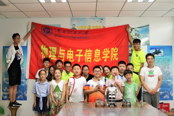 员工实践基地日常维护活动_小.jpg 员工实践基地日常维护活动_小.jpg